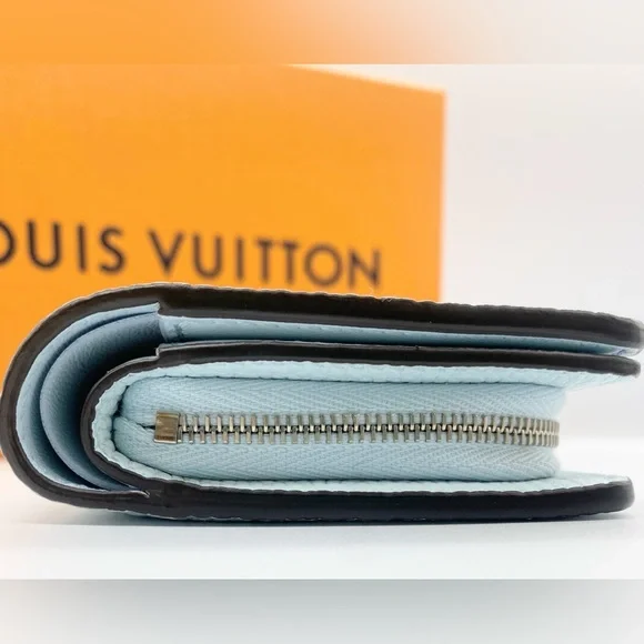 Louis Vuitton Mahina Portefeuille Cléa M82330 Wallet - Picture 6 of 16